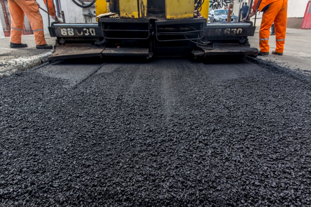 laying-asphalt